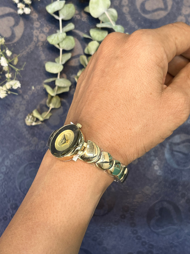 ساعت زنانه مچی (عقربه ایی)برند ویکتور